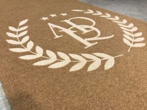Zerbino in moquette su misura con logo intarsiato - immagine 8