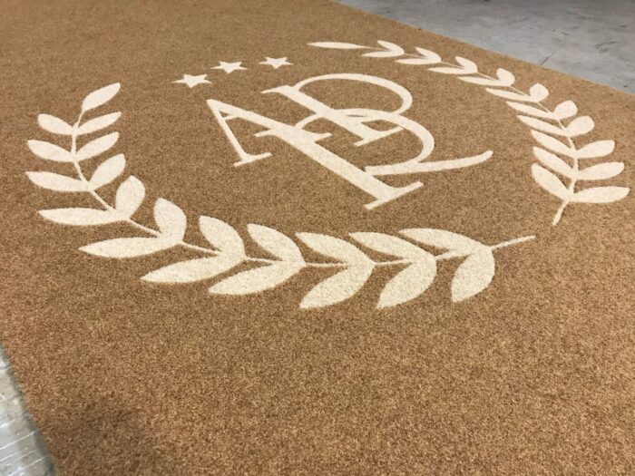 Zerbino in moquette su misura con logo intarsiato - immagine 8