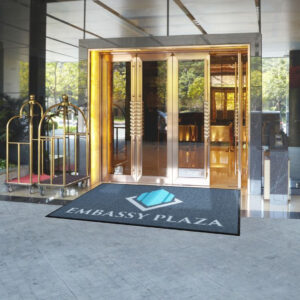 Tappeto asciugapasso su misura LUXTURF con logo stampato